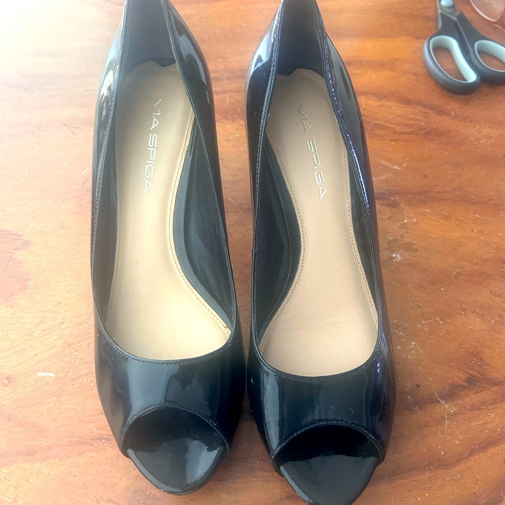 Almost new Via Spiga peep toe patent leather